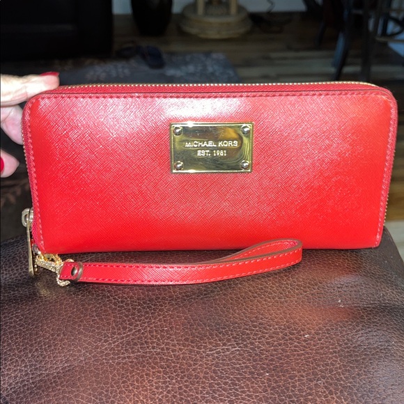 EUC Authentic Michael Kors Jet Set Travel Continental Leather Wallet Wristlet - Picture 1 of 6